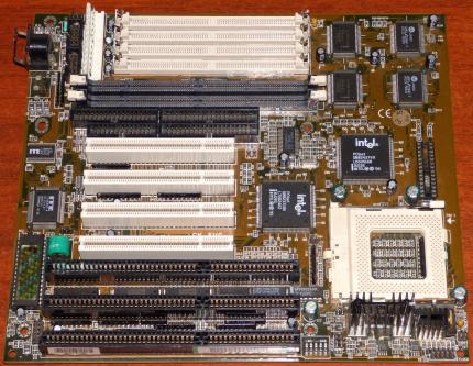 Soyo SY-5VC Mainboard 586 AT, Intel SB82437VX PCIset Triton 430VX, EDO & SD-RAM, Sockel-7, Award Bios 1995
